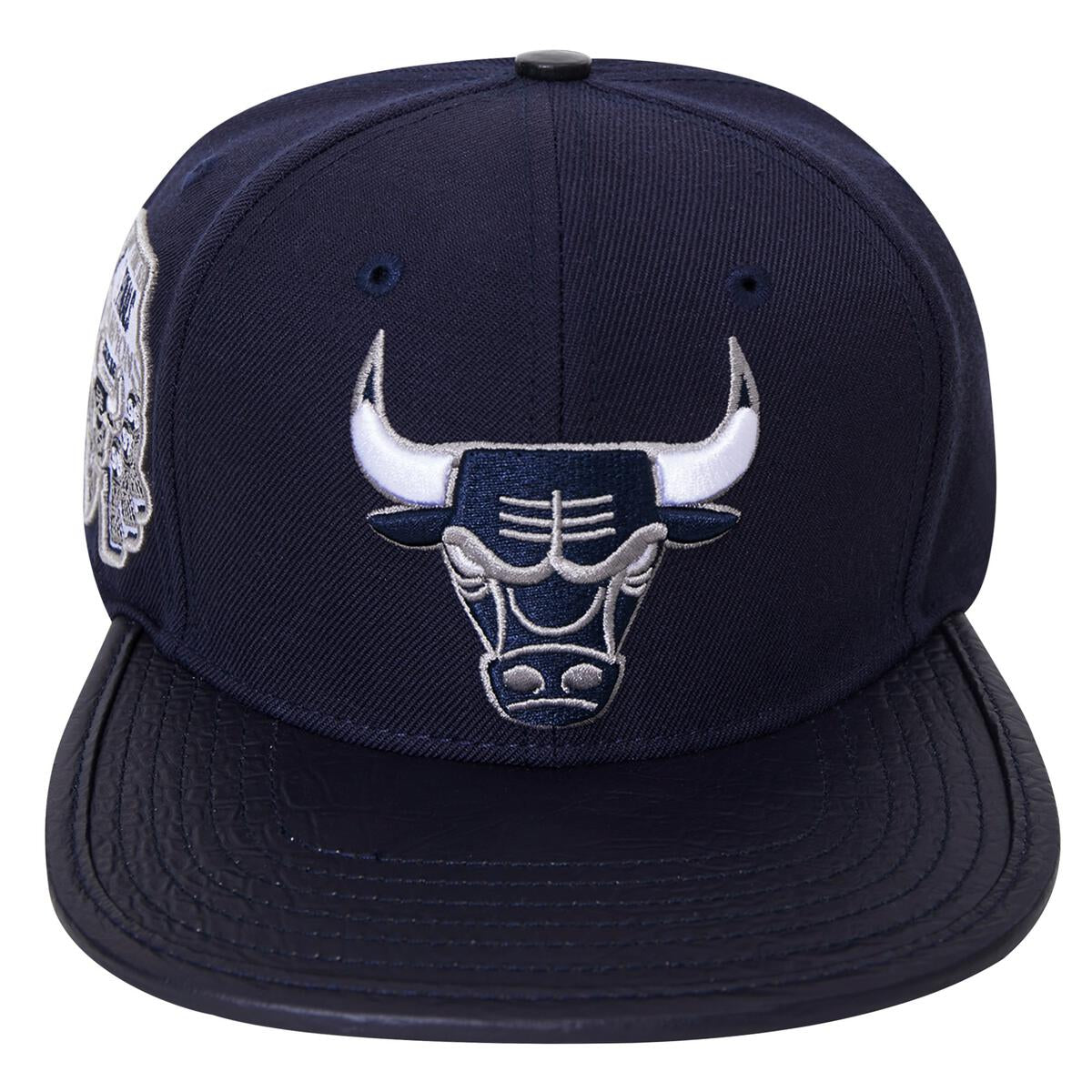 Pro Standard - Chicago Bulls Gator Visor Strapback Hat