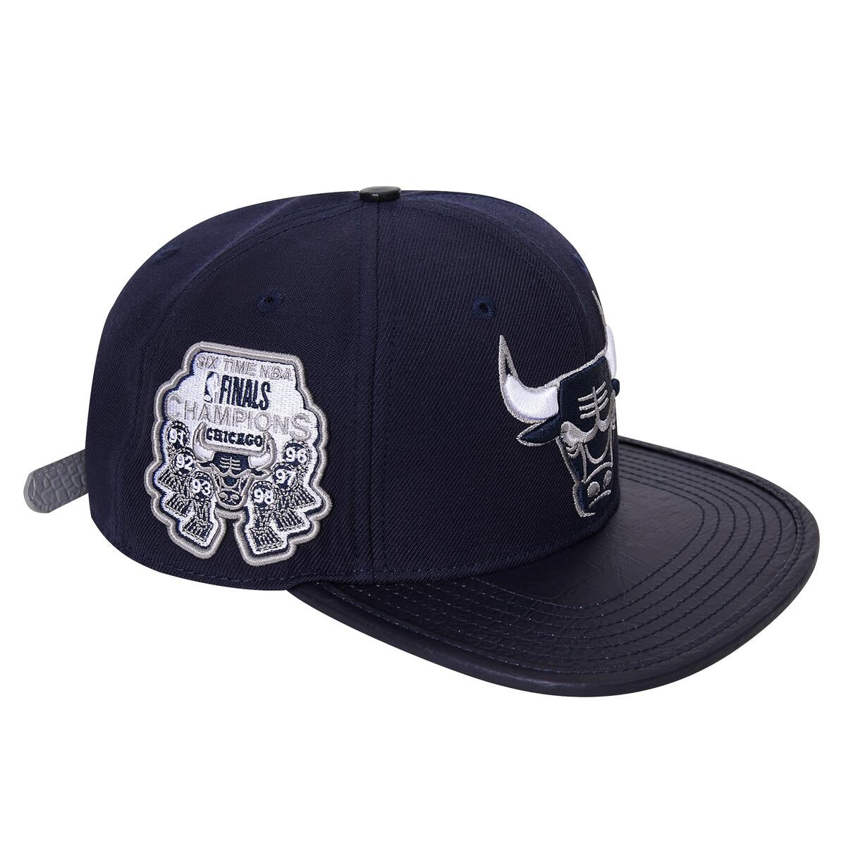 Pro Standard - Chicago Bulls Gator Visor Strapback Hat