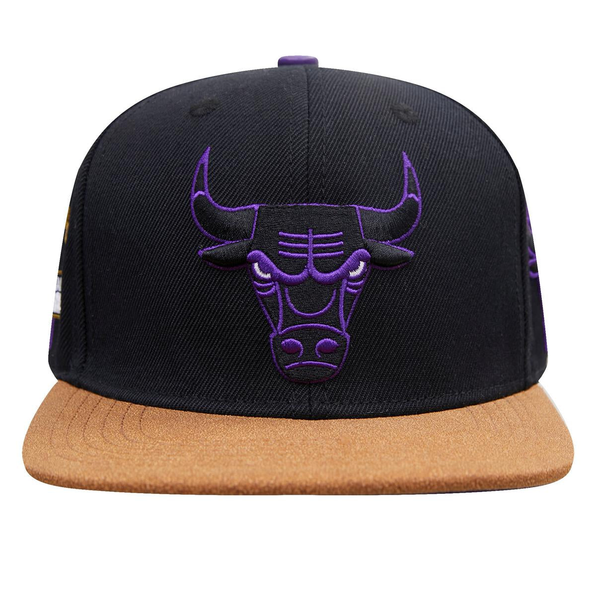 Pro Standard - Chicago Bulls Two Tone Leather Brim Snapback Hat