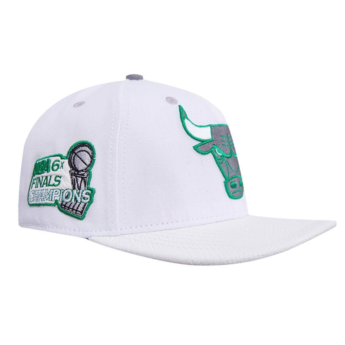 Pro Standard - Chicago Bulls Two Tone Leather Brim Snapback Hat