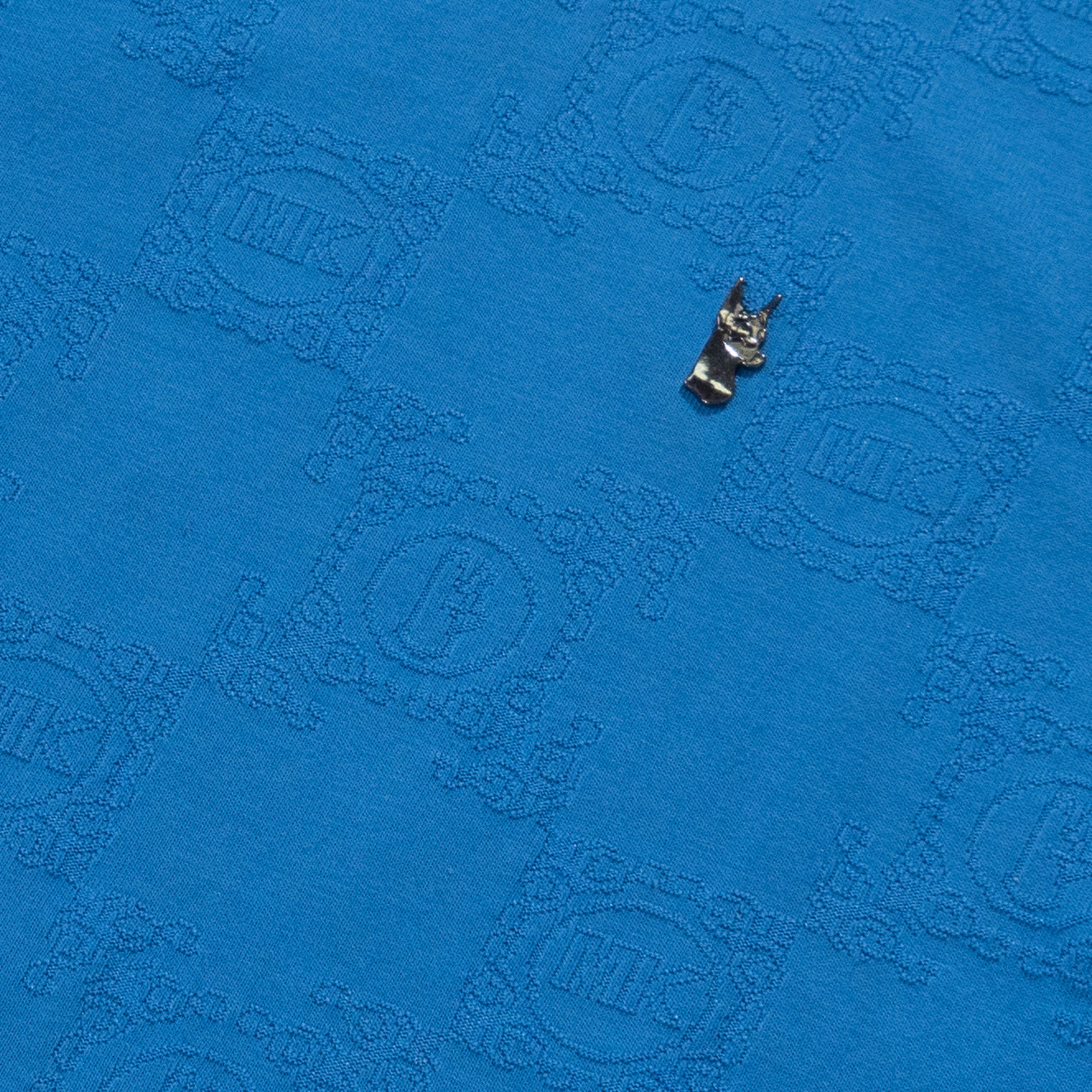 M335 Makobi Caspar Embossed Tee