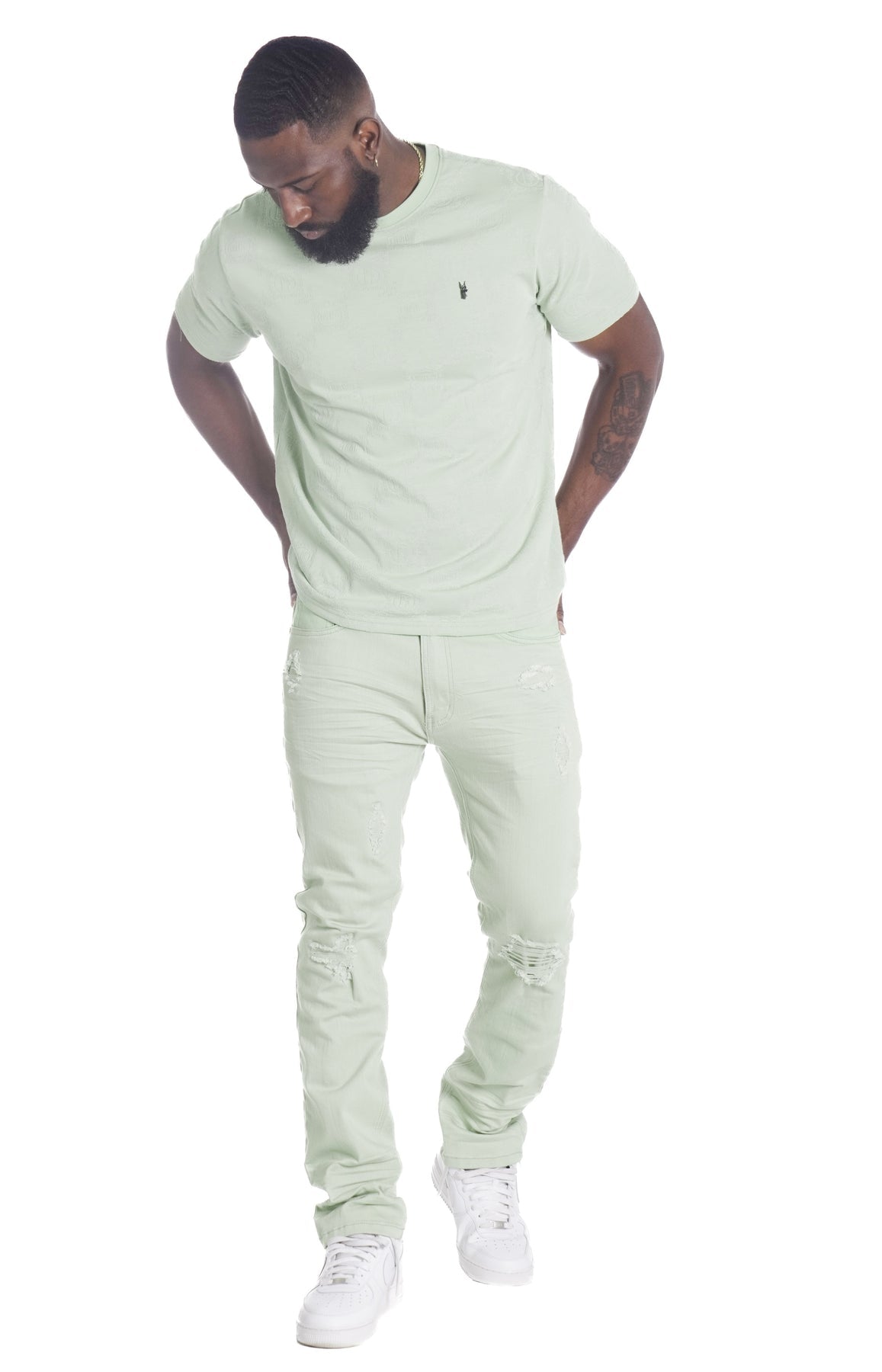 M335 Makobi Caspar Embossed Tee