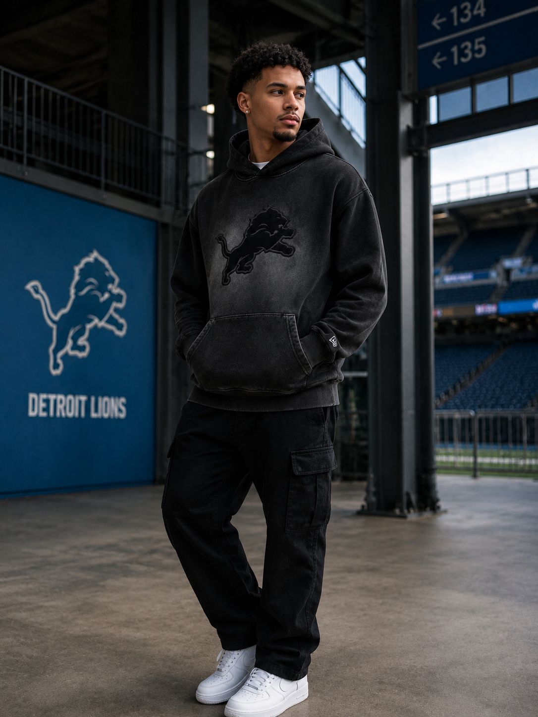 NEW ERA MEN DETROIT LIONS BLACK VINTAGE WASH LOGO HOODIE