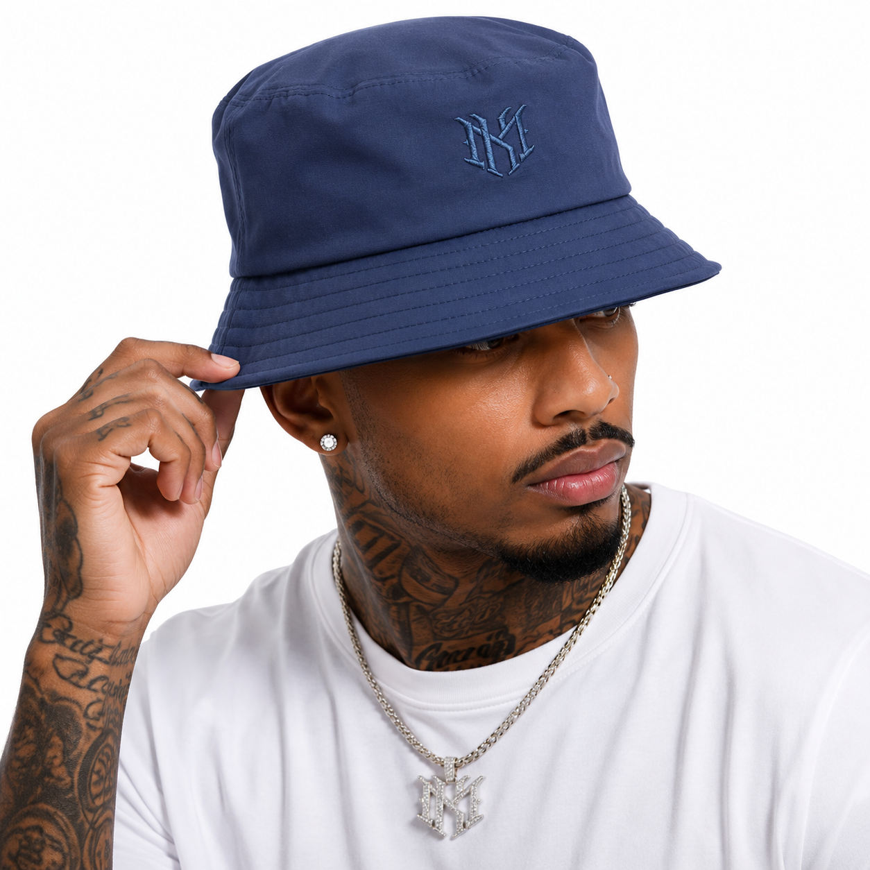 M034 MAKOBI ADORNI BUCKET HAT