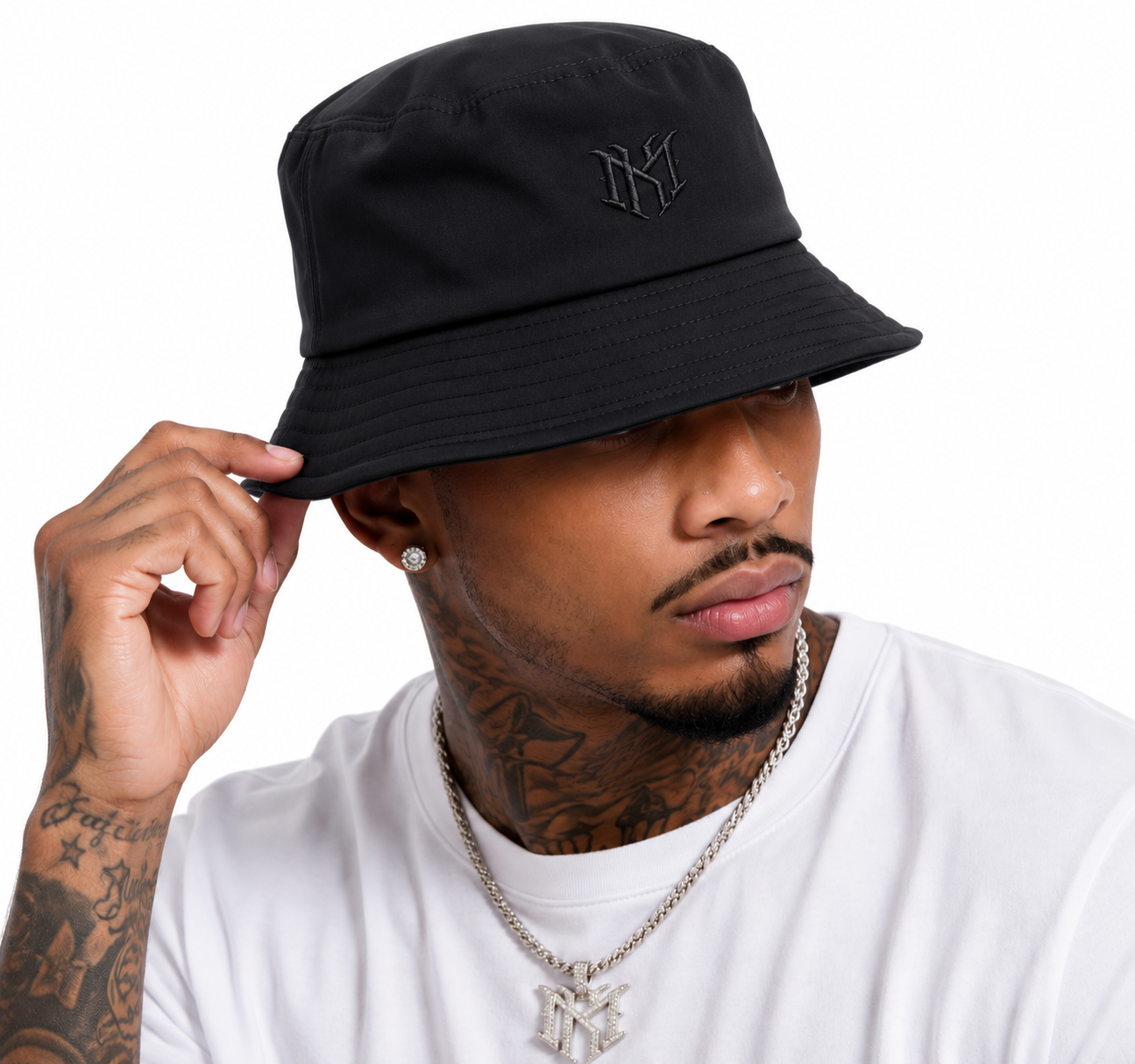 M034 MAKOBI ADORNI BUCKET HAT